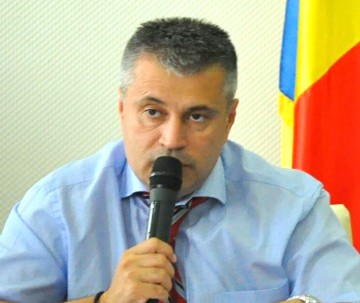 Cristinel Dragomir, pus în situaţia de a inventa legi, pentru a încheia anul bugetar